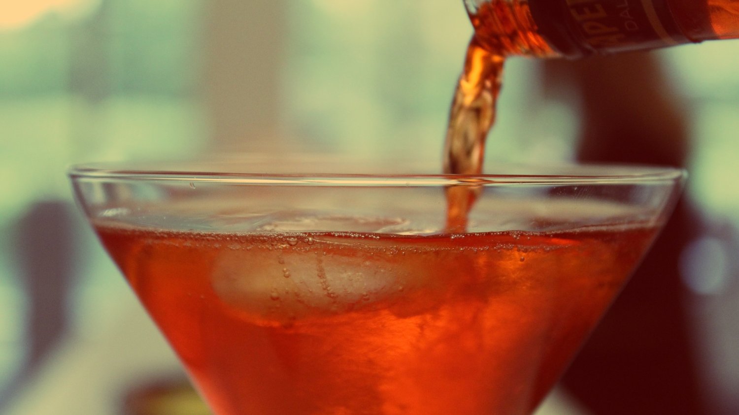 Fot. Pixabay / [url=https://pixabay.com/pl/pi%C4%87-szk%C5%82o-alkohol-nap%C3%B3j-1031701/] Unsplash [/url] / [url=https://pixabay.com/pl/service/terms/#usage] CC0 Public Domain [/url]