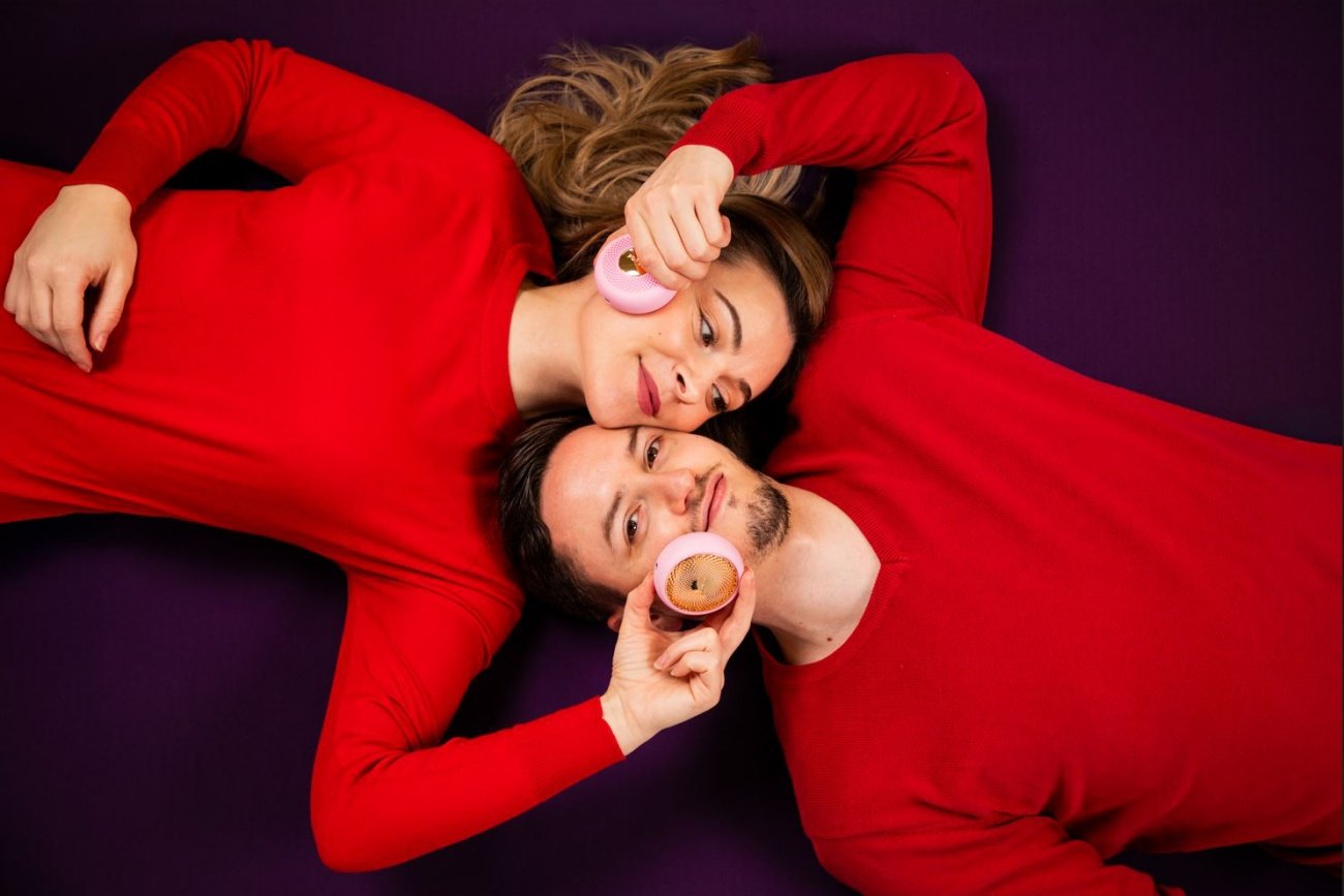 Zakochaj się w pielęgnacji czerwonym światłem LED na Walentynki