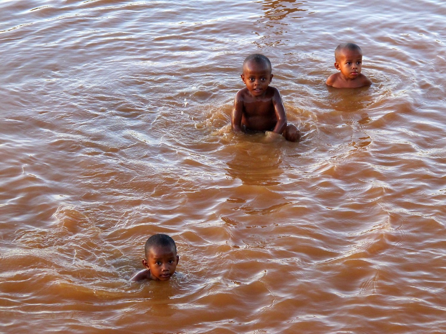 Podpis pod tym zdjęciem oburzył wielu znajomych wiceprezydenta Gdyni. Nie tylko tych czarnoskórych