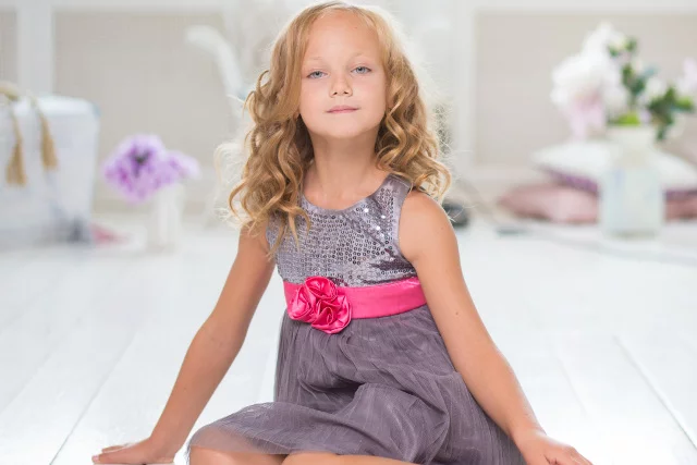 Fot. Pixabay / [url=https://pixabay.com/en/girl-young-sitting-room-white-511886/]Gilmanshin[/url] / [url=https://pixabay.com/en/service/terms/#download_terms]CC0 Public Domain[/url]