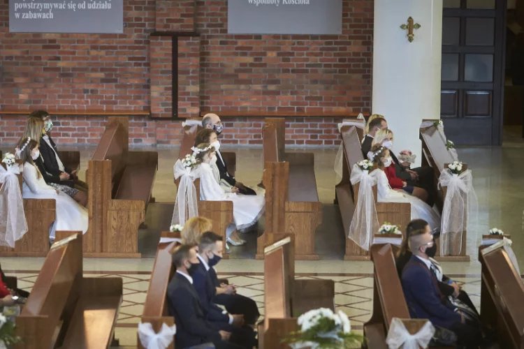 Babcia uważa, że wnuczek będzie czuł się gorszy, bo nie idzie do komunii