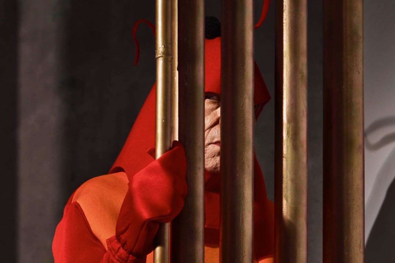 W spocie wystąpił znany aktor Mirosław Zbrojewicz.