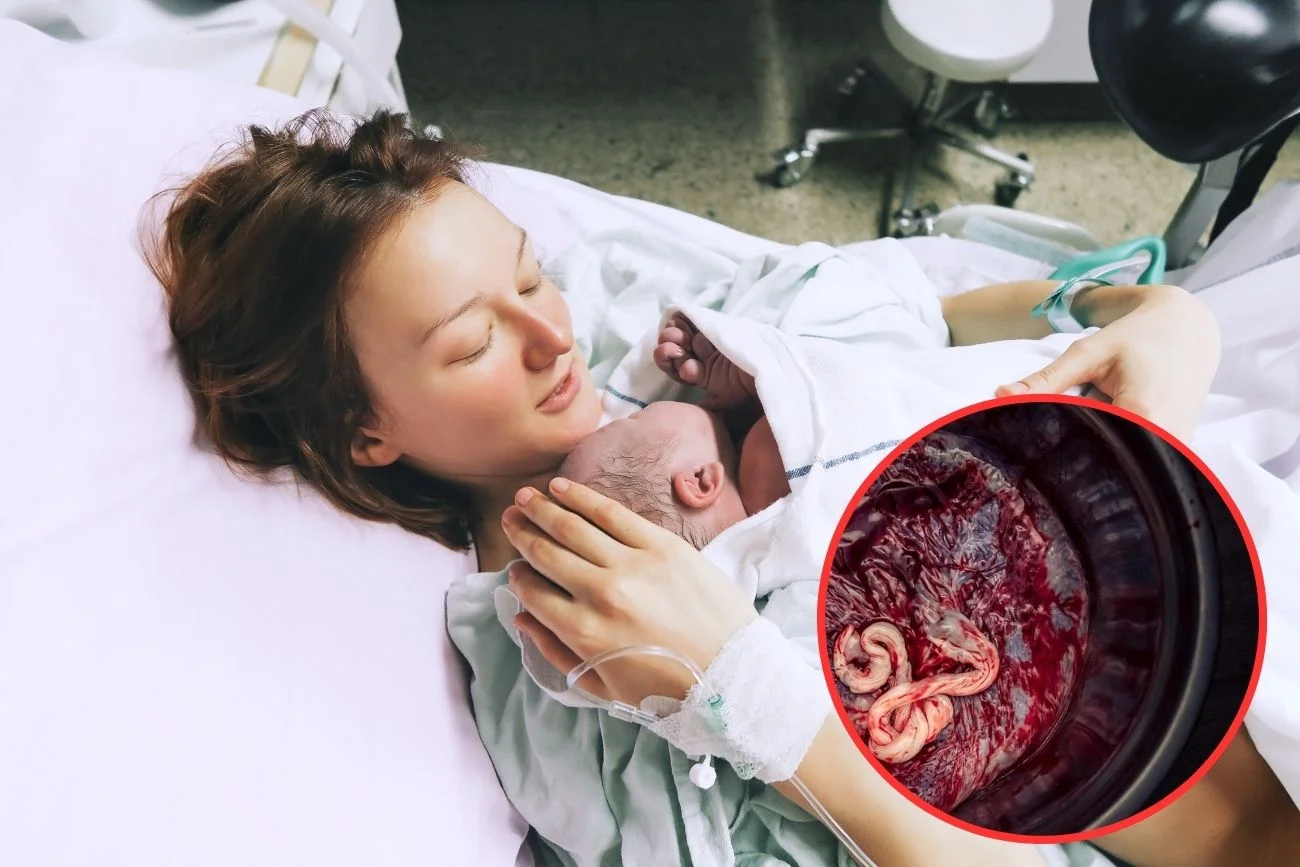 Kobieta trzyma po porodzie noworodka na piersi.