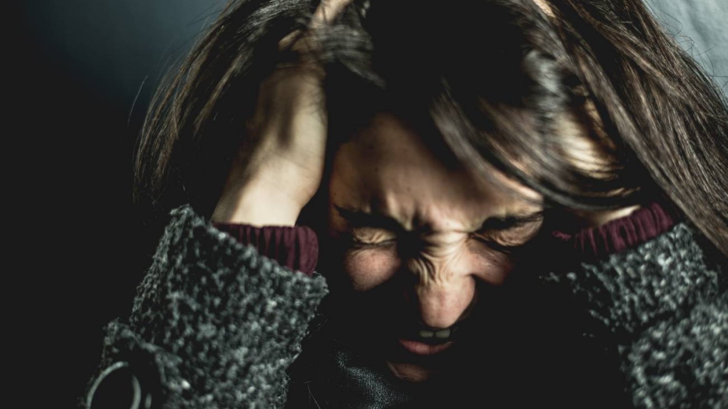 surowi rodzice, krytyczni rodzice, problemy psychiczne, terapia, rodzic, psychologia, szkodzenie psychice dziecka, surowe wychowanie