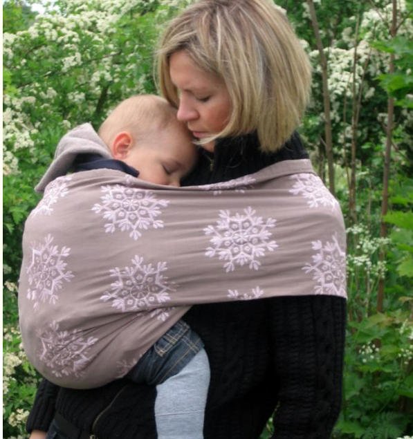 Niezastąpiona "trzecia" ręka rodzica. Dobra w domu i na spacer.