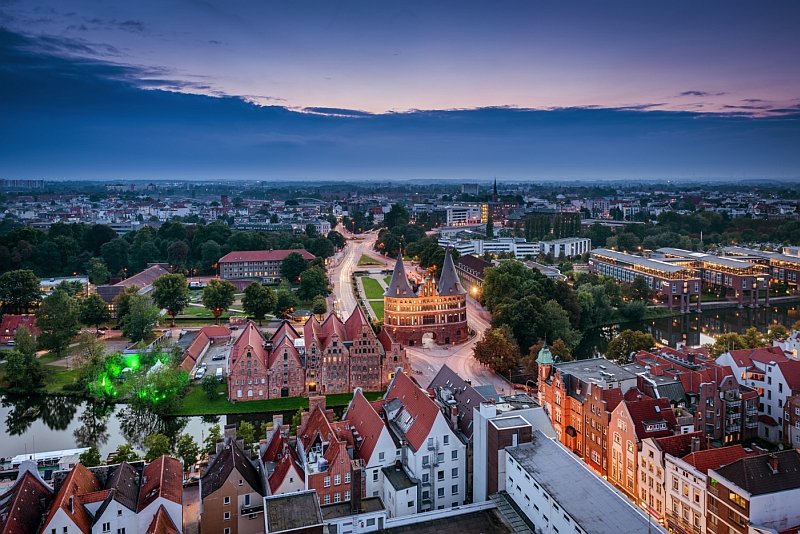 Niemcy to kraj, na którego mapie znajdziemy mnóstwo miejscowości idealnych na city break dla całej rodziny. Warto skierować swoją uwagę na północny region tego państwa. Prezentujemy cztery miasta, które warto zwiedzić