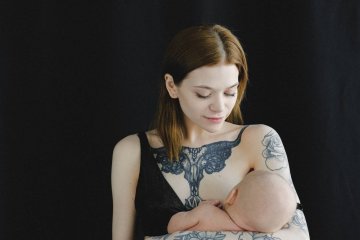 Kobiece piersi są nie tylko źródłem pokarmu dla dziecka. Dla wielu kobiet są też ważną strefą erogenną.