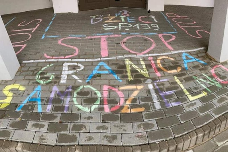 Dzieci postanowiły nauczyć dorosłych, w jaki sposób przestrzegać obostrzeń