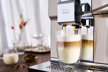 Uczcij Dzień Kobiet tuż po pobudce za pomocą pysznej kawy dopasowanej do twojego gustu. W przygotowaniu aromatycznych napojów pomoże ci KRUPS Intuition Experience+, zaawansowany model automatycznego ekspresu do kawy.