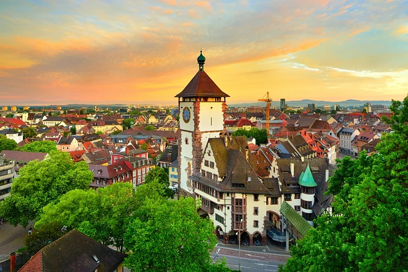 Fryburg Bryzgowijski, miasto w południowo-zachodniej części Niemiec, w kraju związkowym Badenia-Wirtembergia, wskazywane jest jako jeden z celów rodzinnej turystyki miejskiej
