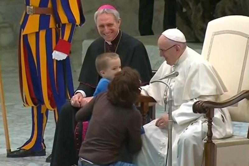 6-latek rozbawił papieża na audiencji w Watykanie.