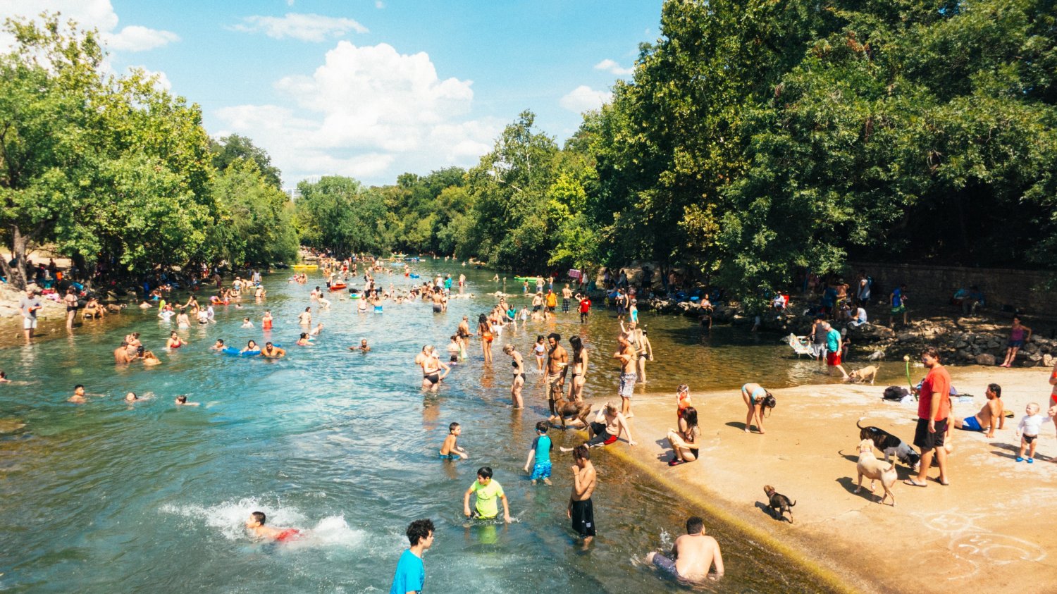 Co zrobić, gdy na 12-latkę w bikini reaguje mężczyzna?