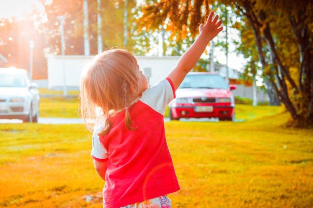 Fot. Pexels / [url=https://www.pexels.com/photo/kid-children-playing-girl-11523/] Maxim Matveev [/url] / [url=https://www.pexels.com/photo-license/] CC0 License [/url]