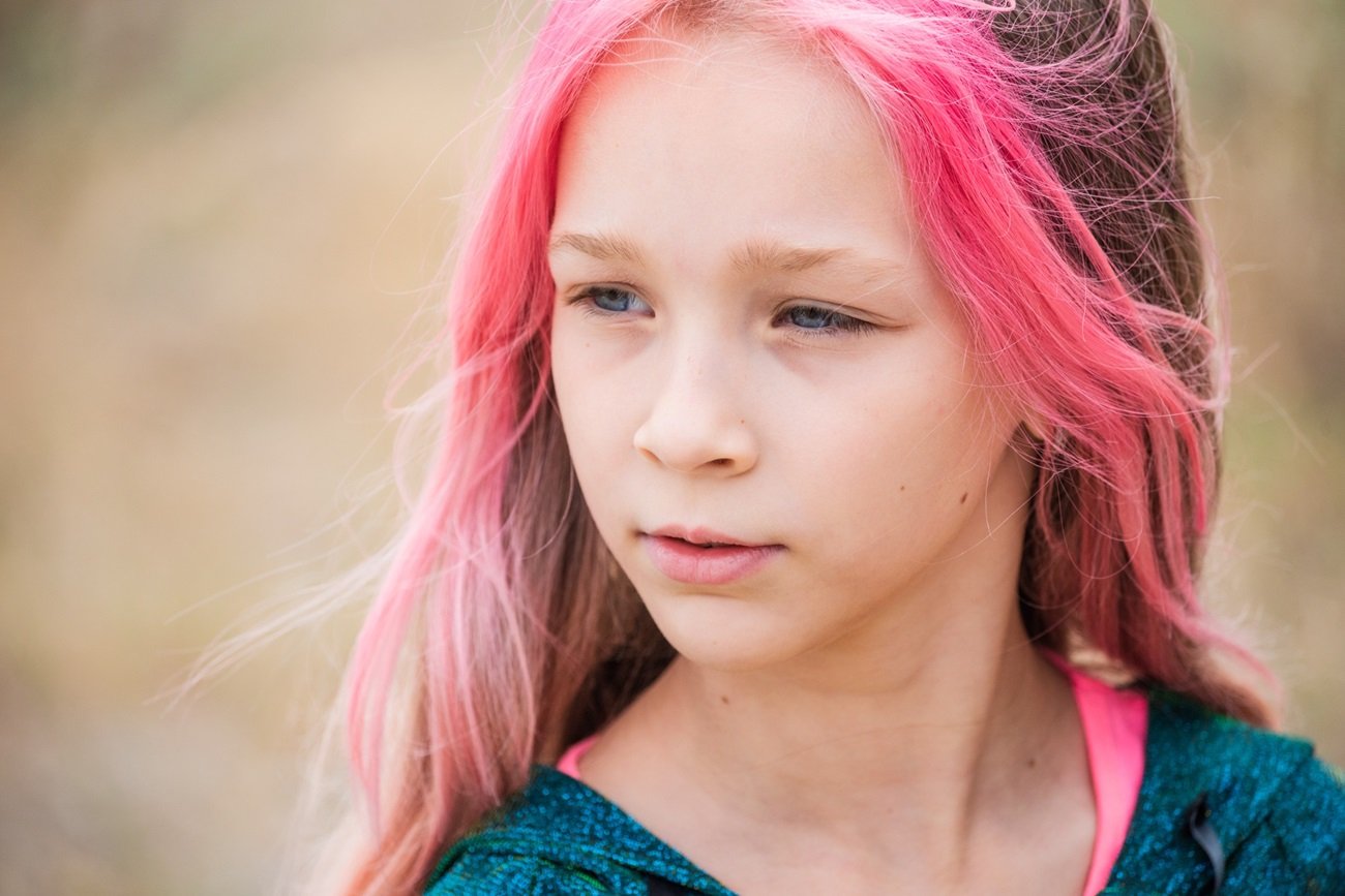 Rodzina zobaczyła różowe włosy córki i zaniemówiła. To, co usłyszałam potem, było okrutne