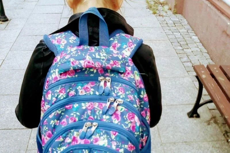 Jakie są wyjątki od zakazu samodzielnego wychodzenia dzieci i młodzieży?