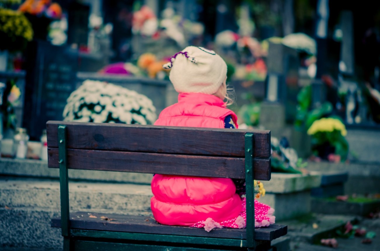 Pytanie dziecka na cmentarzu mnie zaskoczyło. Dla młodego pokolenia to abstrakcja