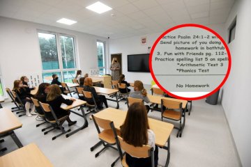 praca domowa, zadanie domowe, szkoła podstawowa, policja w szkole, namawianie do rozbierania dziecka