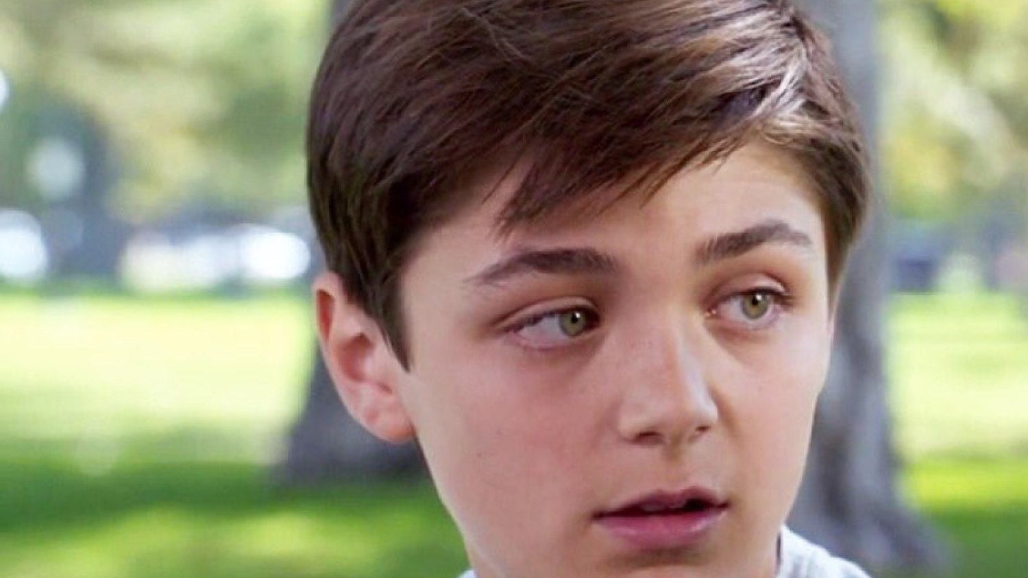 W serialu Andi Mack chłopiec odkrywa, że jest homoseksualistą. Kanał Disney Channel.