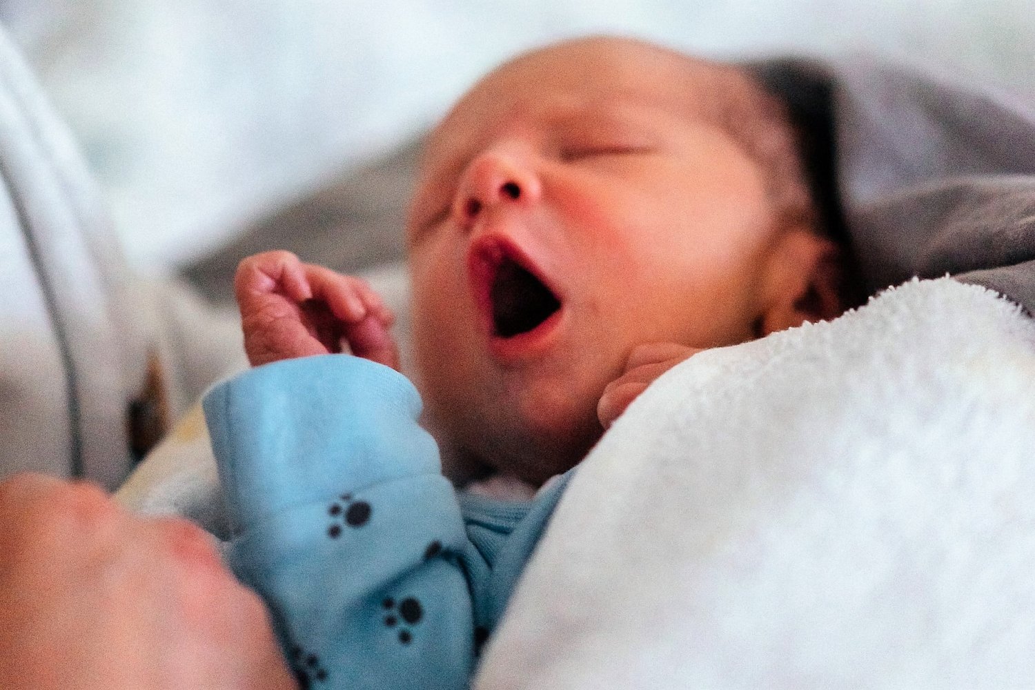 Jak reaguje mózg matki na płacz dziecka?