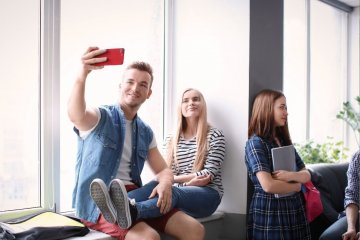 Ta szkoła zdecydowała się na radykalny krok w sprawie smartfonów