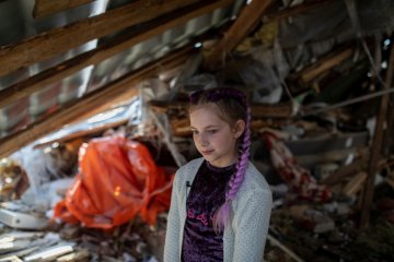 W rocznicę wybuchu wojny w Ukrainie UNICEF dzieli się ze światem historiami dzieci i ich rodziców z Ukrainy, apelując o pomoc i solidarność. Organizacja wskazuje na najważniejsze potrzeby ukraińskich rodzin