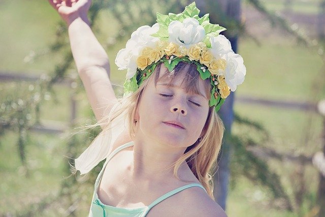 Fot. Pixabay/[url=http://pixabay.com/pl/cz%C5%82owiek-dziecko-dziewczyna-750910/]Pezibear[/url] / [url=http://bit.ly/CC0-PD]CC0 Public Domain[/url]