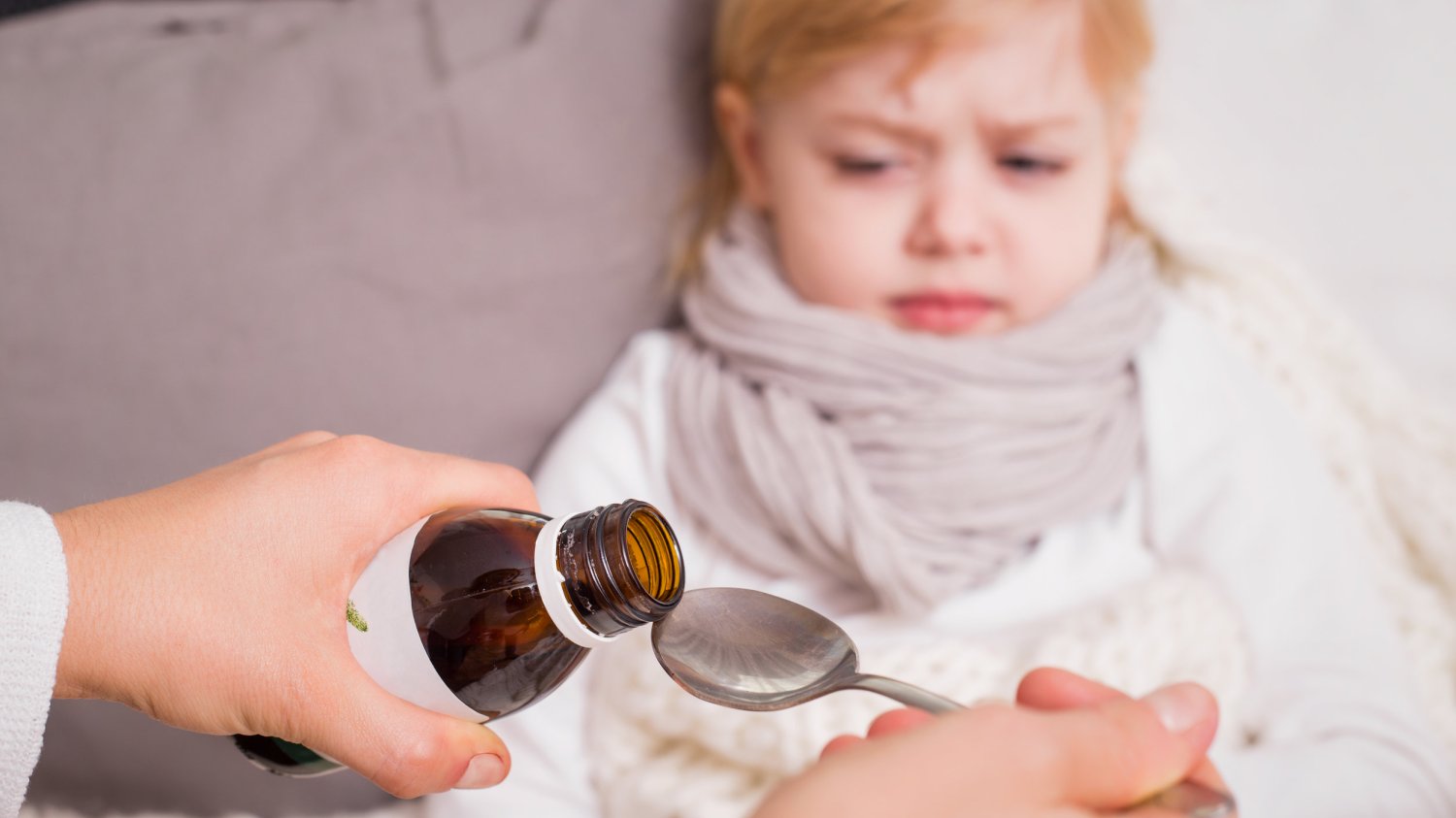 Syrop na kaszel dla dzieci, syrop na kaszel bez recepty, syrop na kaszel z kodeiną, uzależniające syropy na kaszel, syrop na kaszel jak narkotyk