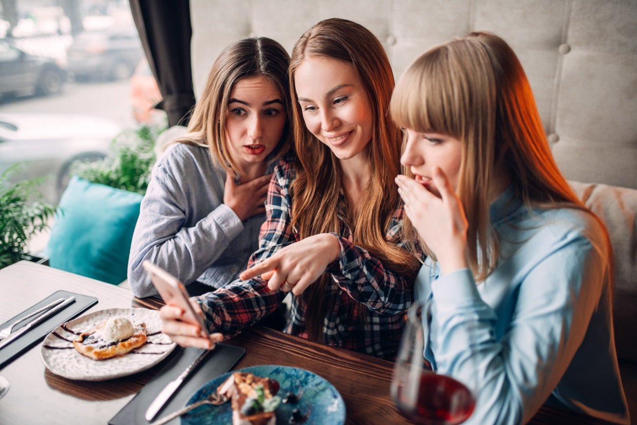 Nastolatki oszalały na punkcie tego trendu. Mukbang może być bardzo szkodliwy!
