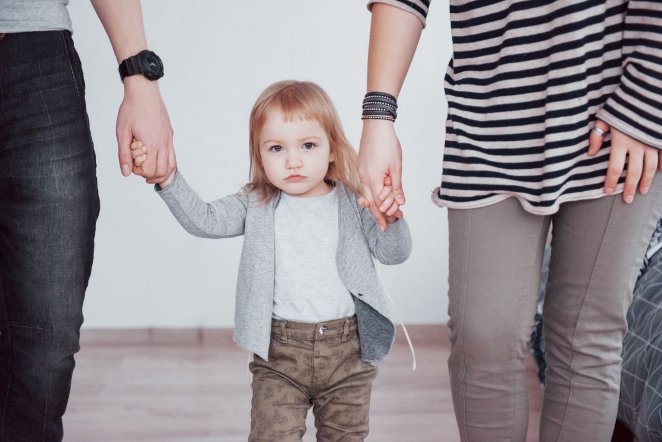 "Zostanę z nim dla dobra dziecka". Przed decyzją o rozstaniu zadaj sobie te 3 pytania