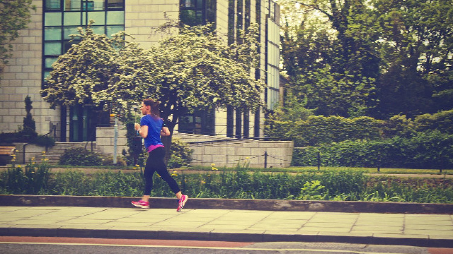 Fot. Pixabay/[url=http://pixabay.com/pl/biegacz-jogger-fitness-zdrowia-405773/]Picography[/url] / [url=http://bit.ly/CC0-PD]CC0 Public Domain[/url]