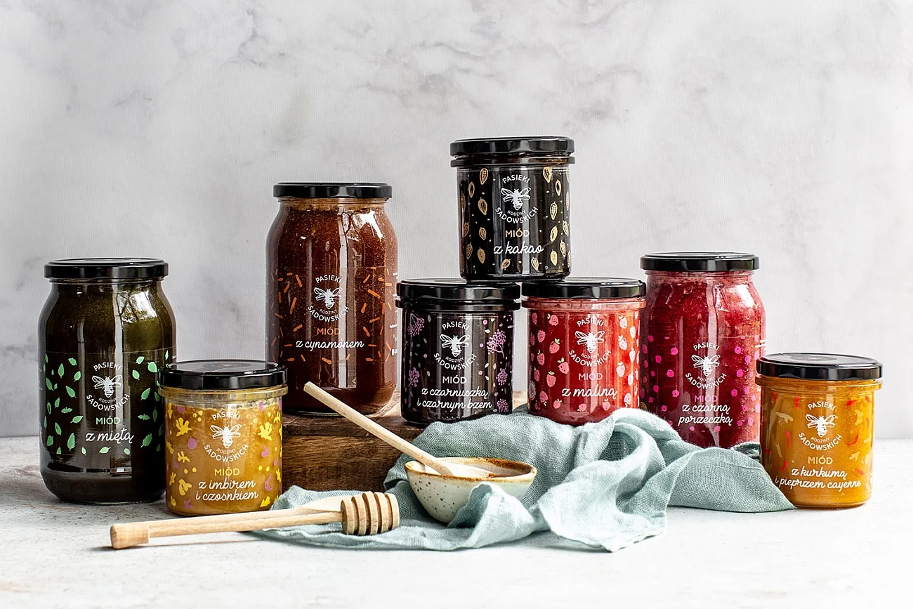Do produktów pochodzenia naturalnego, które zdecydowanie warto wkomponować w dietę malucha, należy miód z prawdziwej pasieki