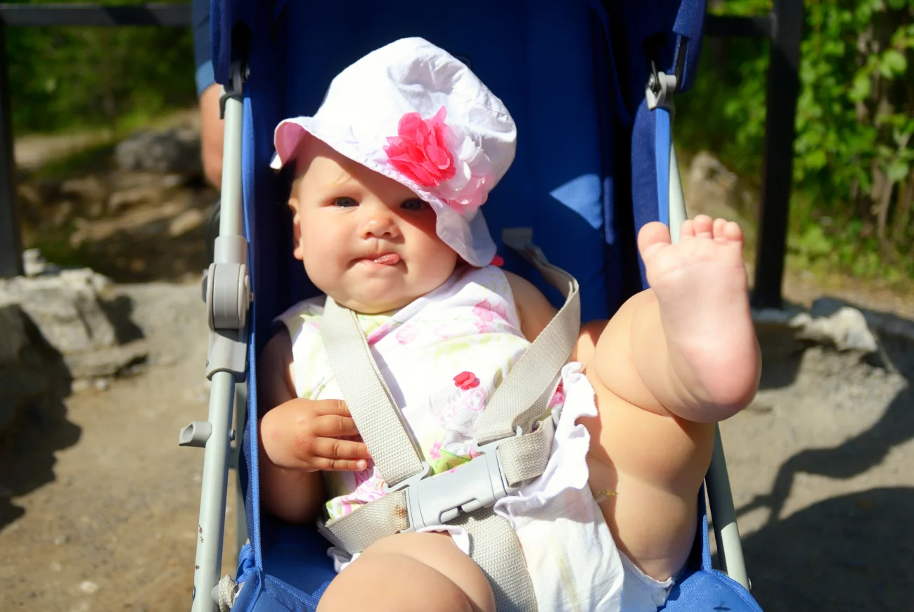 Dziecko wije się i wyrywa ze spacerówki, niemowlę nie chce siedzieć w spacerówce