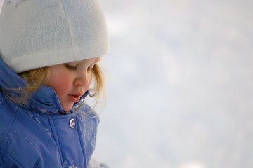 Do jakiej temperatury możesz wyjść z dzieckiem na spacer? Mróz a spacer