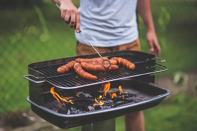 Fot. Pixabay/[url=http://pixabay.com/pl/cz%C5%82owiek-ludzie-ch%C5%82opiec-grill-791505/]Kaboompics [/url] / [url=http://bit.ly/CC0-PD]CC0 Public Domain[/url]
