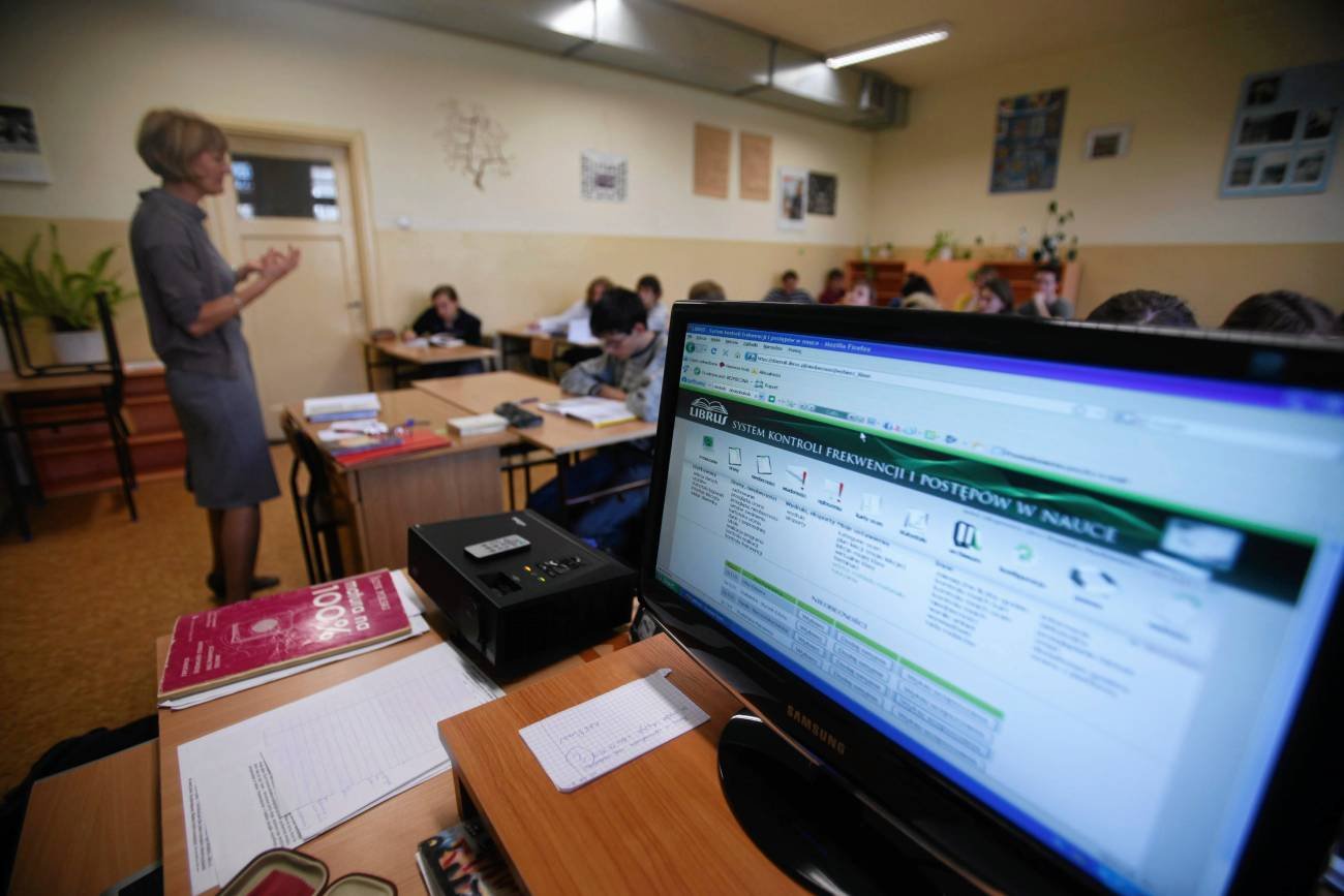 widok na e-dziennik Librus w klasie lekcyjnej