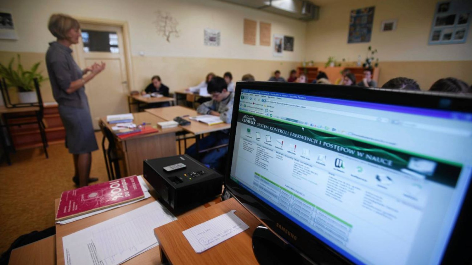widok na e-dziennik Librus w klasie lekcyjnej widok na e-dziennik Librus w klasie lekcyjnej