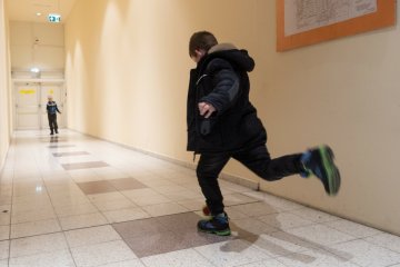 Jak zapisać dziecko z Ukrainy do polskiej szkoły? Informator, dokumendy, zameldowanie, rejonizacja