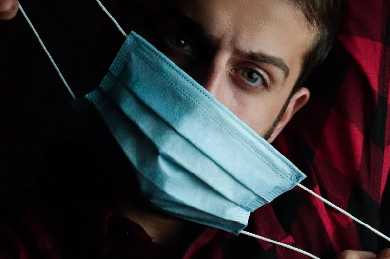Pandemia zmienia życie towarzyskie. Jak izolacja wpływa na mężczyzn?