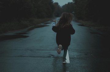 dziewczynka na ulicy