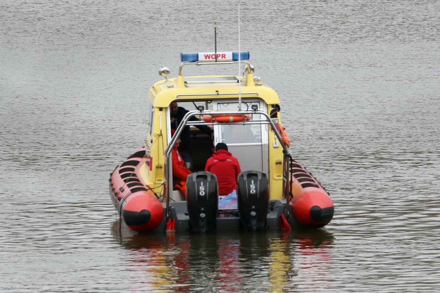 pływanie w rzece jest niebezpieczne
