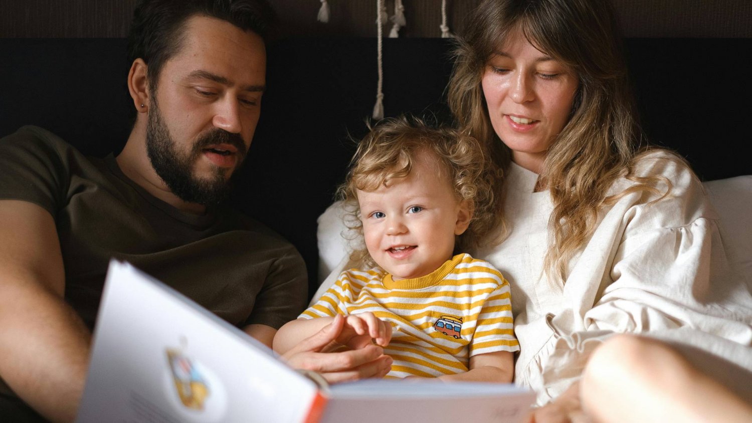 Kiedyś dzieci się "chowało" i powielało schemat rodziców. Dziś próbujemy je naprawdę wychowywać