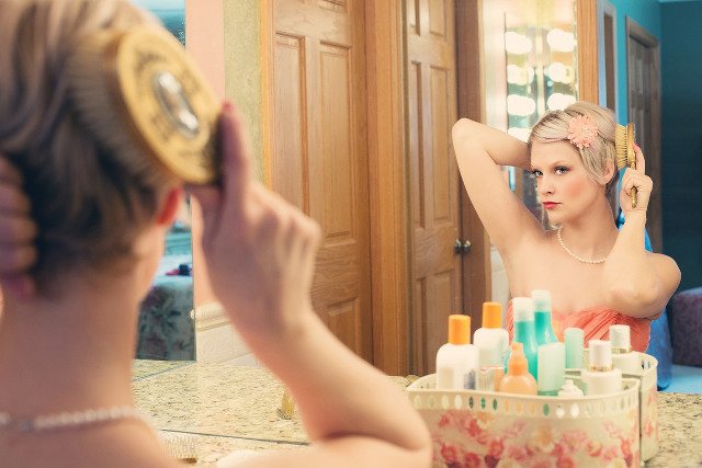 Fot. Pixabay /[url=http://pixabay.com/pl/%C5%82adna-kobieta-makija%C5%BC-lustro-blask-635258/]jill111[/url] / [url=http://bit.ly/CC0-PD]CC0 Public Domain[/url]