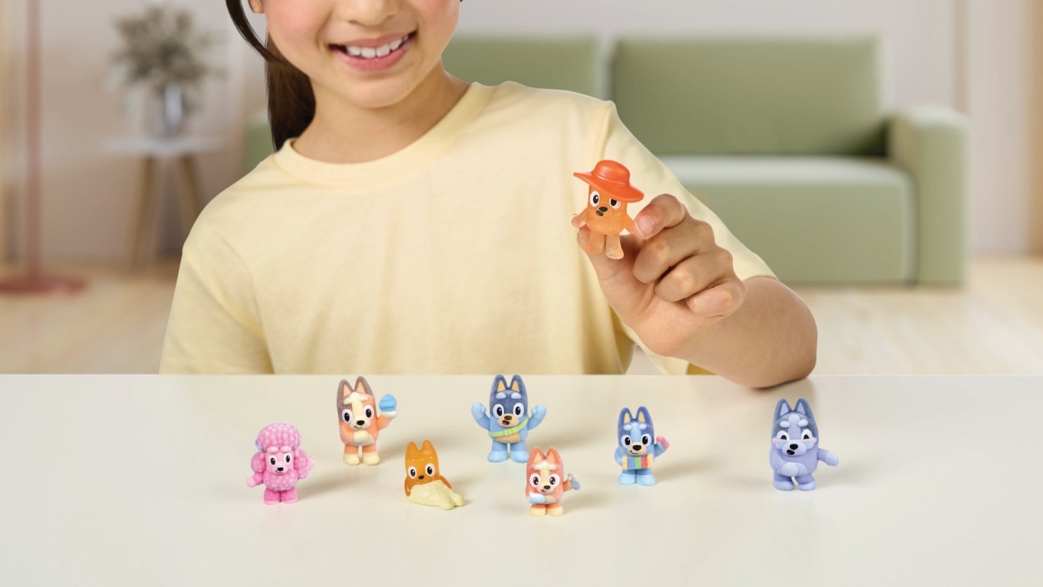 Dzieci odtworzą sceny z ukochanego serialu. Kolekcja Bluey Fuzzies robi wrażenie
