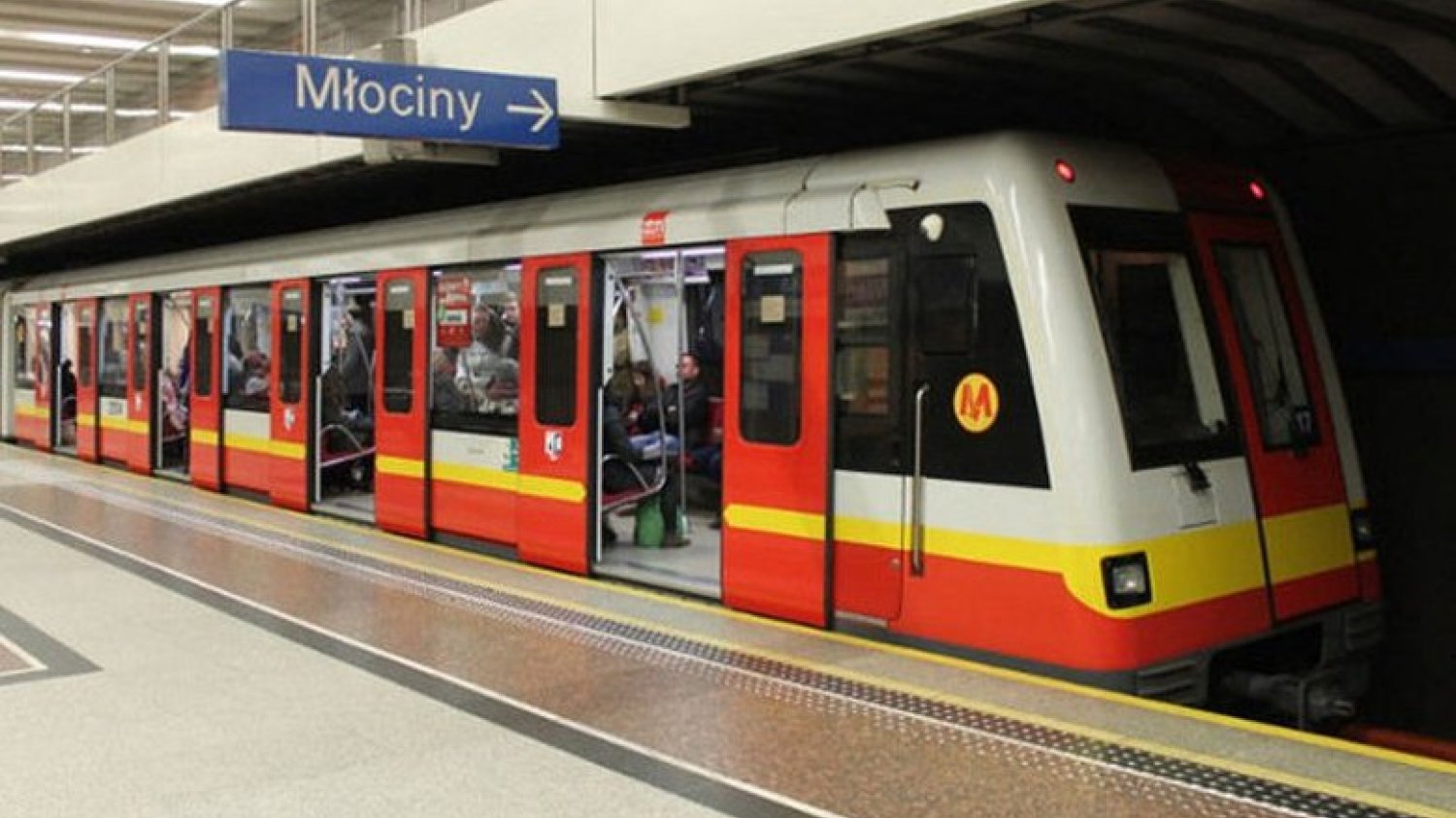 Co ma zrobić matka z dzieckiem w wózku, gdy winda w metrze nie działa?