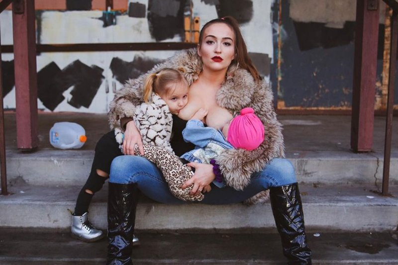 Karmienie piersią w miejscach publicznych