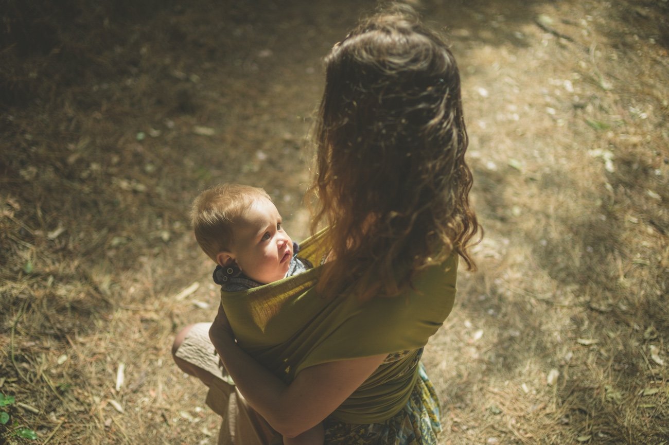 Odrzucenie emocjonalne w dzieciństwie może prowadzić do obaw o ponowne zranienie.