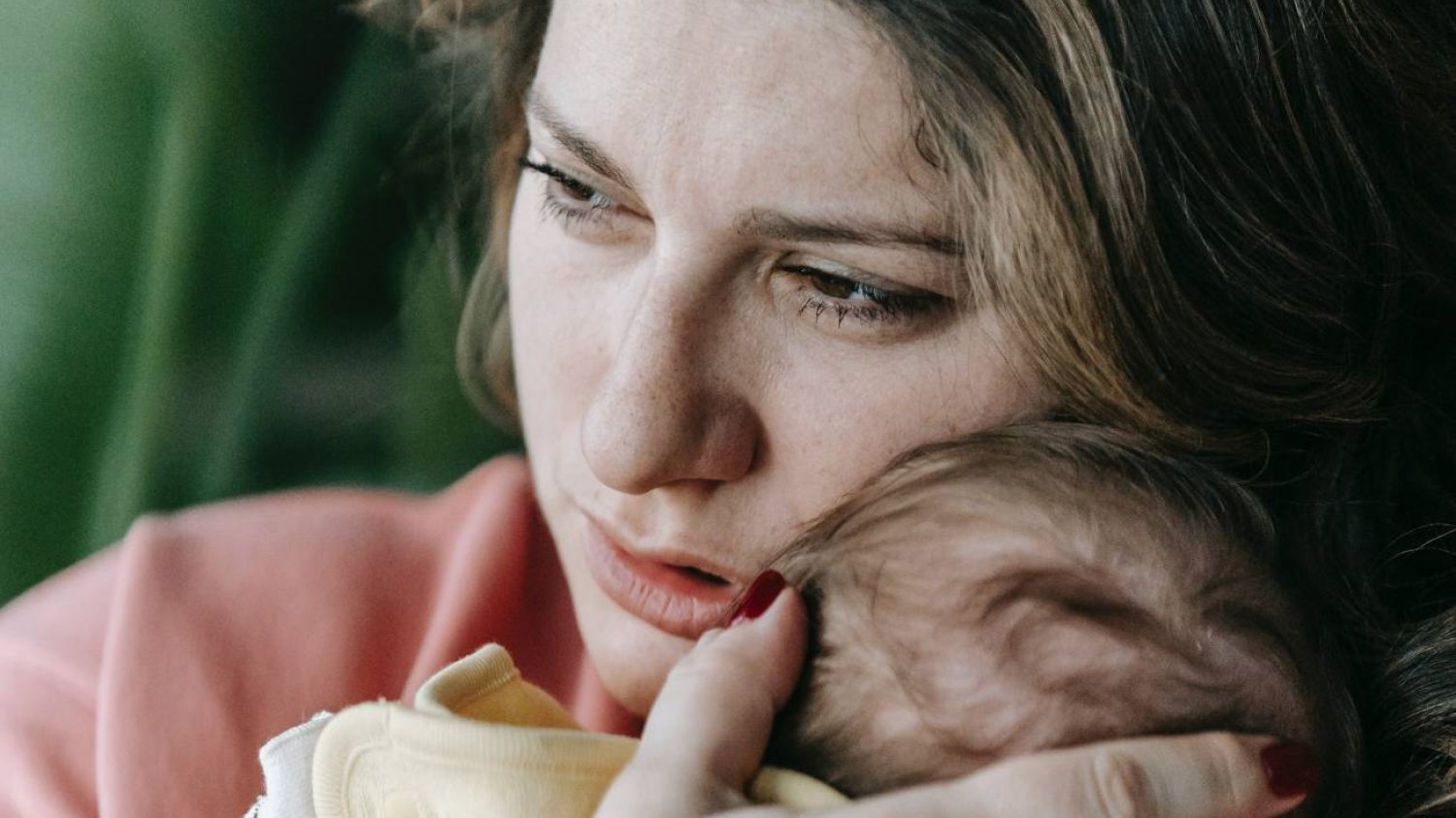 sen dziecka, zmęczona mama, wieczorny rytuał snu, wieczorna rutyna, wypracowanie nawyków na dobry sen, spokojny sen dziecka