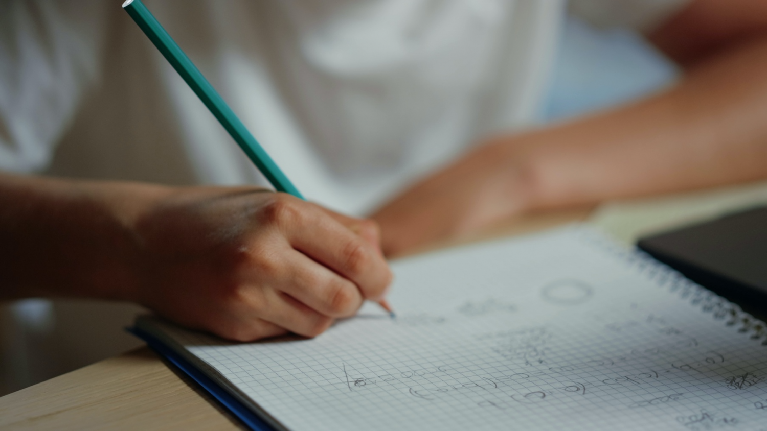 "Na litość boską, dajcie tym dzieciom odrabiać lekcje samodzielnie. Robicie im krzywdę”