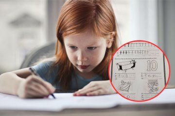 Dziecko odrabia pracę domową.