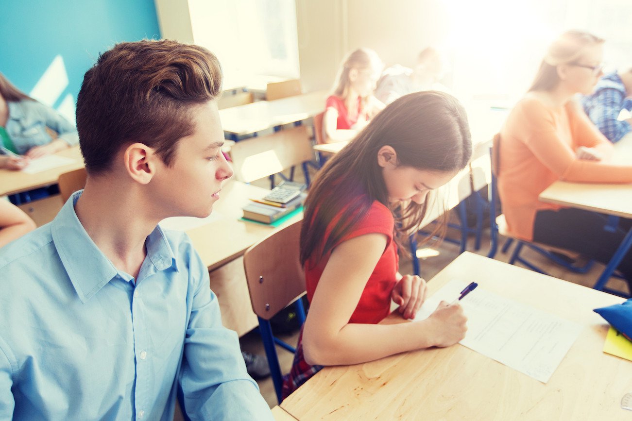 uczeń w klasie